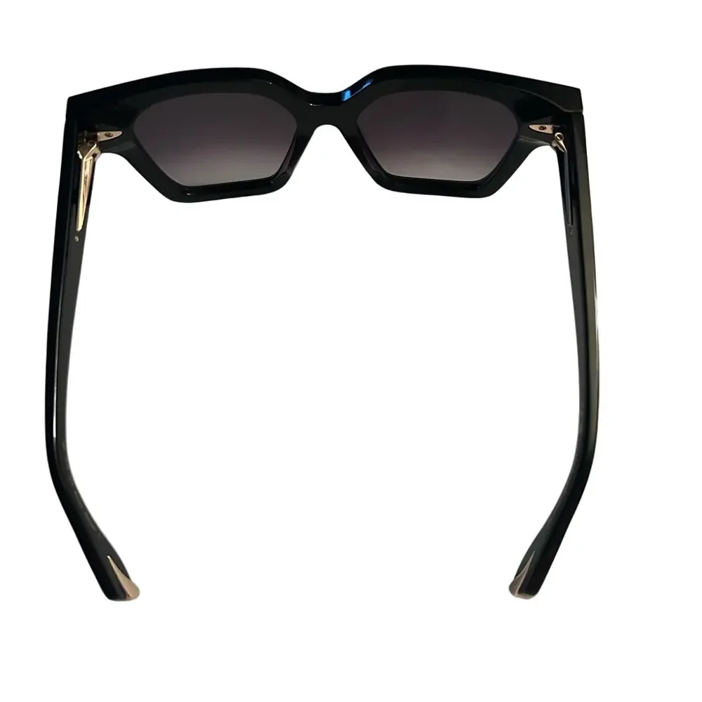 Authentic Roberto Cavalli Unisex Sunglasses Black WTH Gold Detail SRC001M